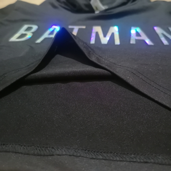 🔵 3/$30 Women's Cropped Batman Shirt - Picture 4 of 15
